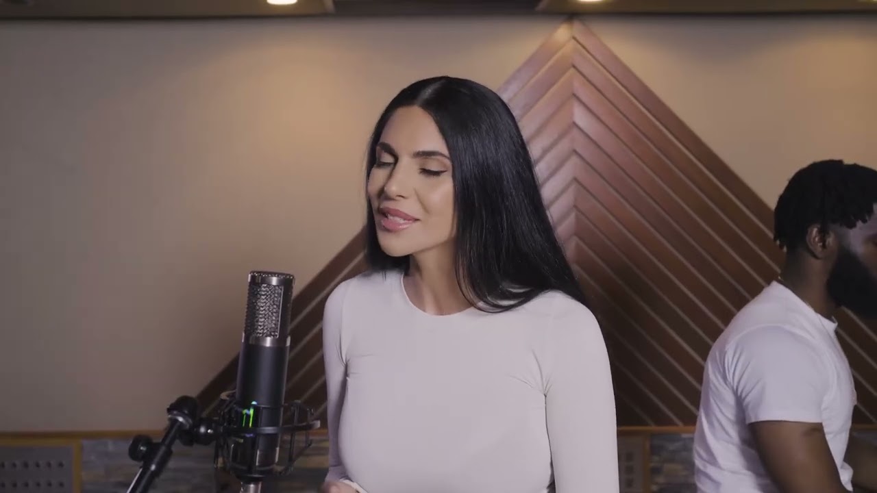 Chrissy Spratt - Dim My Light (Acoustic Performance)