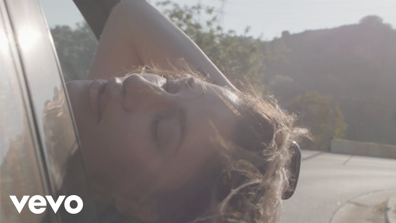 Niia - Niia | Throw My Head Out the Window | Official Video