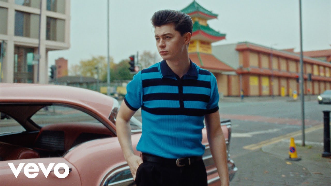 Elliot James Reay - Boy In Love (Official Music Video)