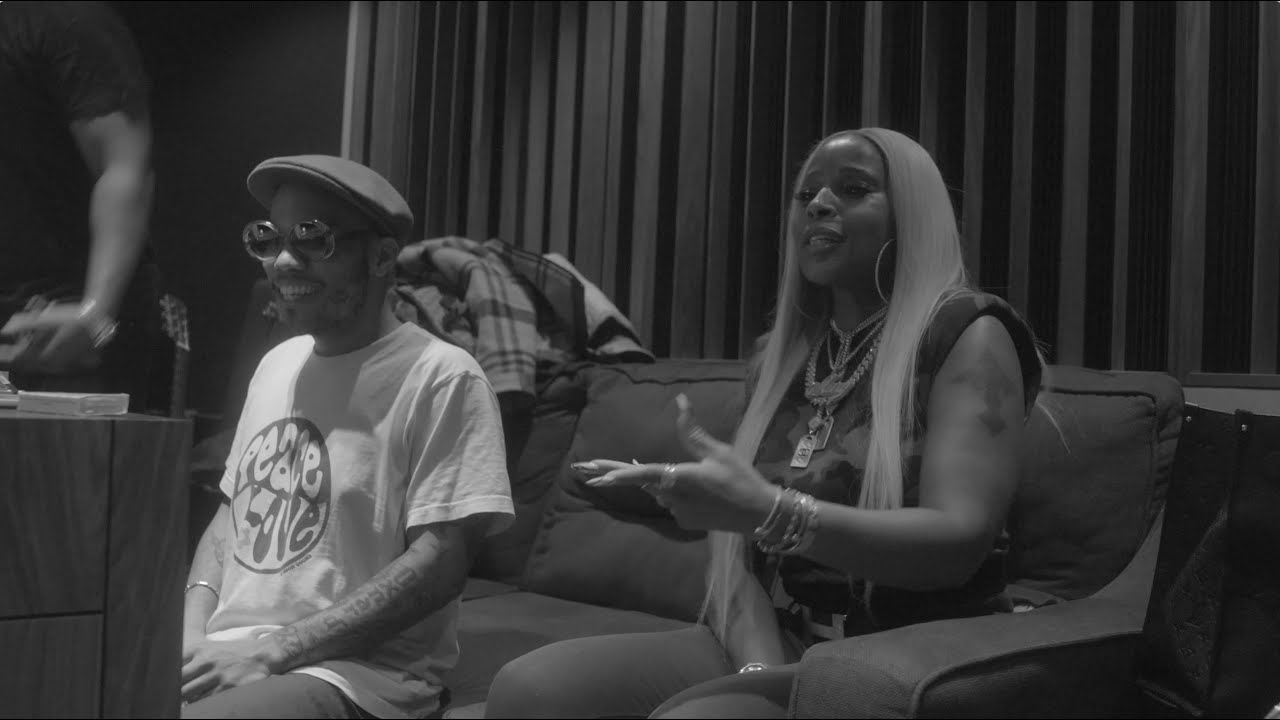 Mary J. Blige - Here With Me (feat. Anderson .Paak) [Official Visualizer]