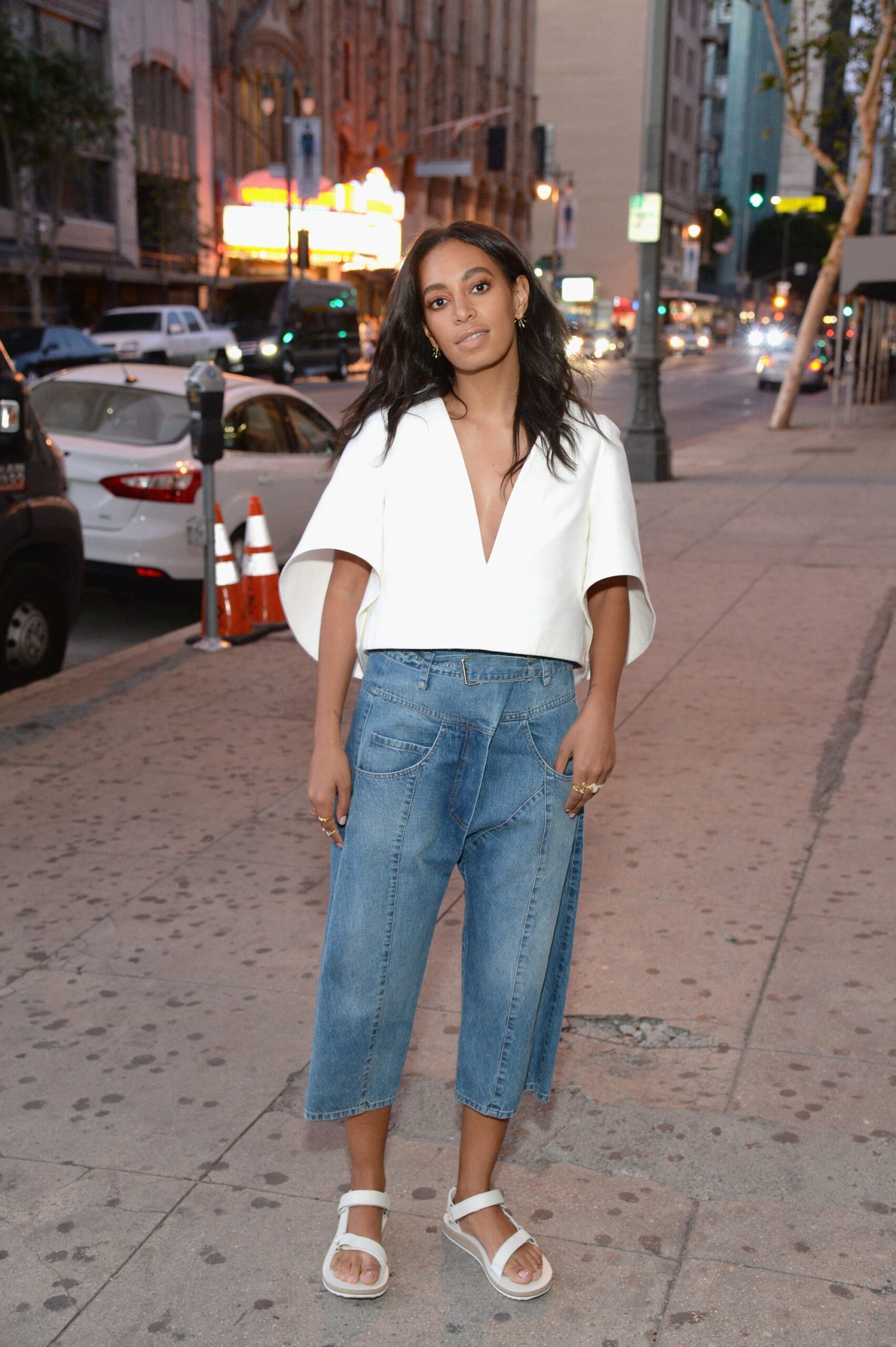 solange-knowles-jeans-top-casual-outfit